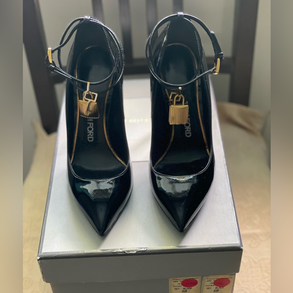 TOM FORD Patent Ankle-Lock Pump